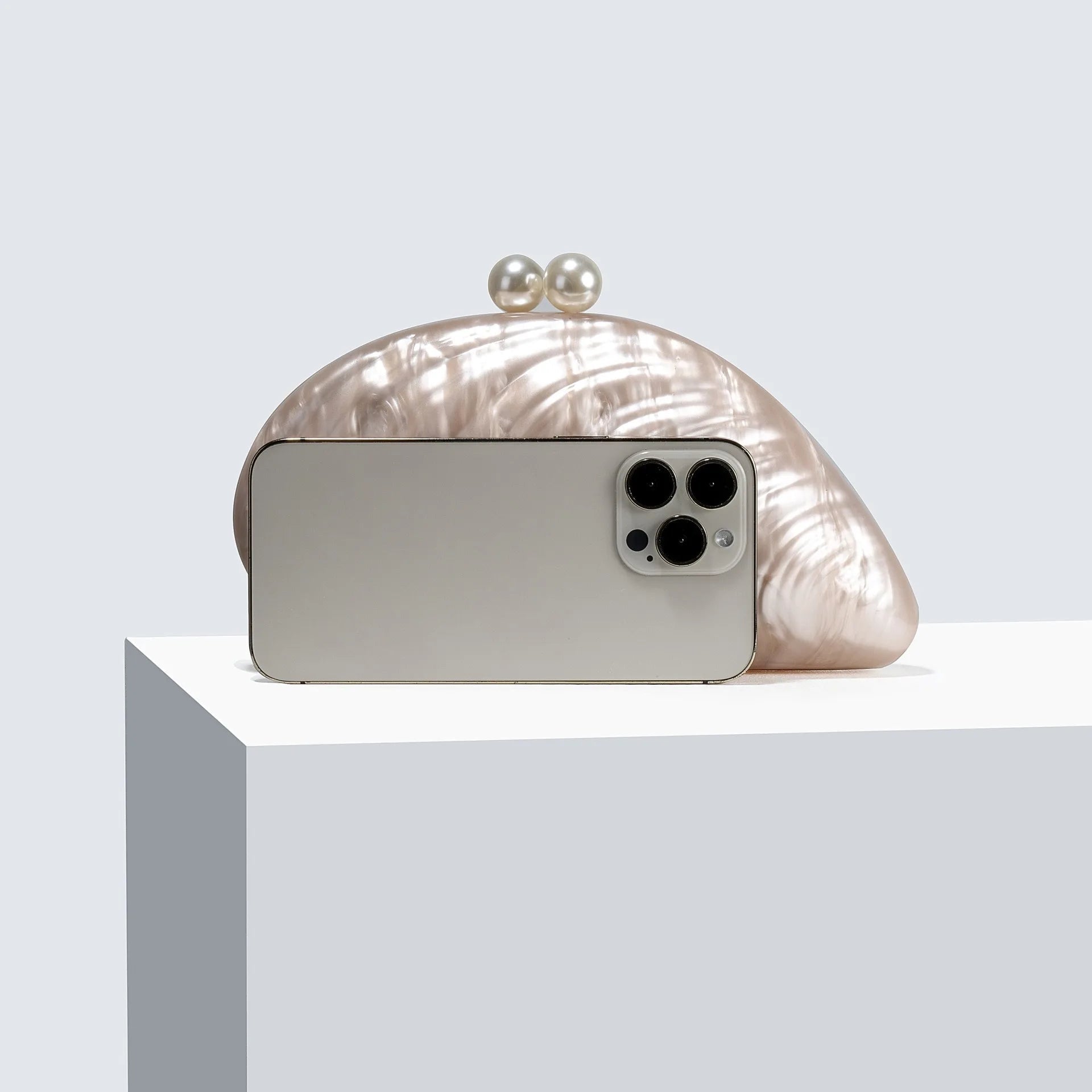 SOERA Valentina Shell-Shaped Clutch Purse - Handbags - White