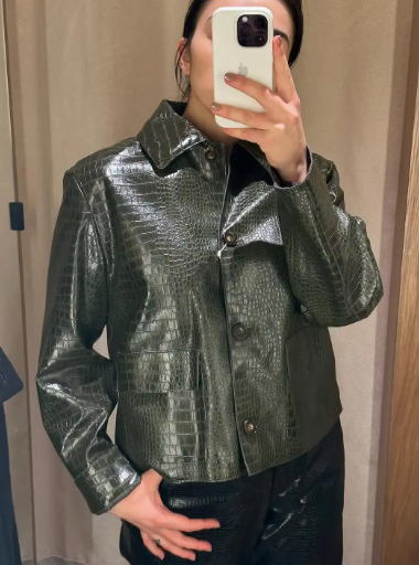 Svea krokodillepreget imitert skinnjakke