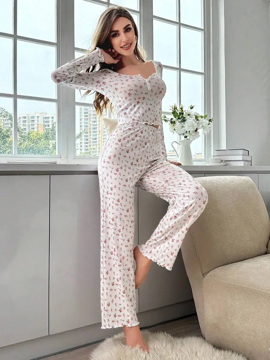 Pyjamasett med lange ermer og blomsterprint